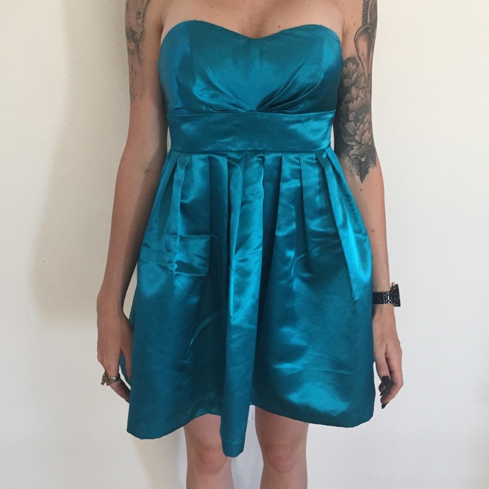 🧜🏻‍♀️Adorable prom dress 👗 strapless